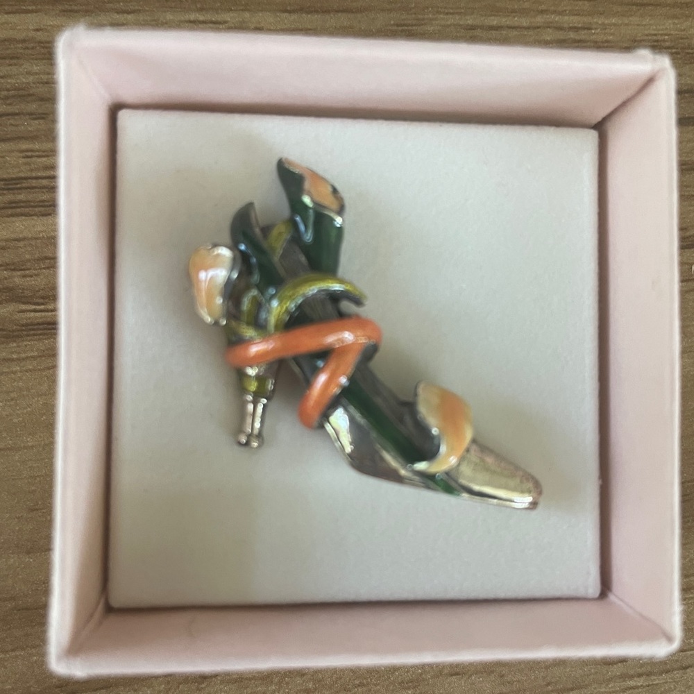 Kenneth Jay Lane Shoe Pin